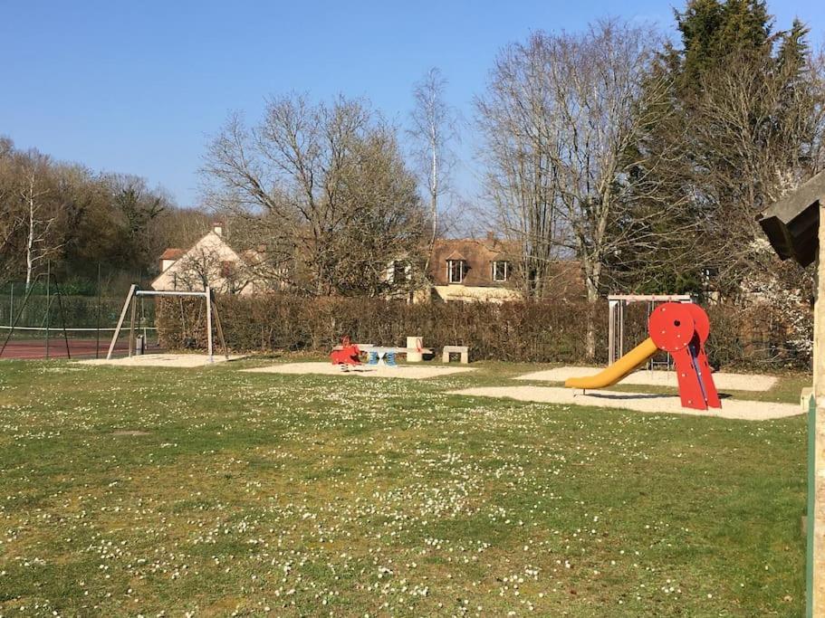 Gite D'Etape Du Tilleul, 4-8 Personnes La Celle-les-Bordes Kültér fotó
