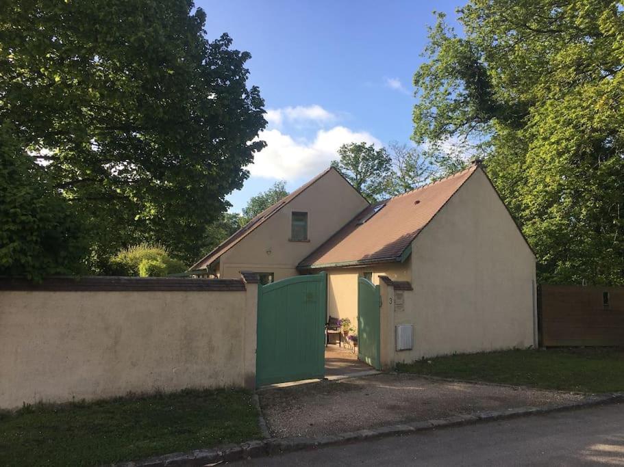 Gite D'Etape Du Tilleul, 4-8 Personnes La Celle-les-Bordes Kültér fotó